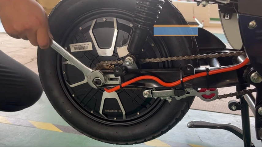 Como mudar o pneu traseiro da scooter elétrica