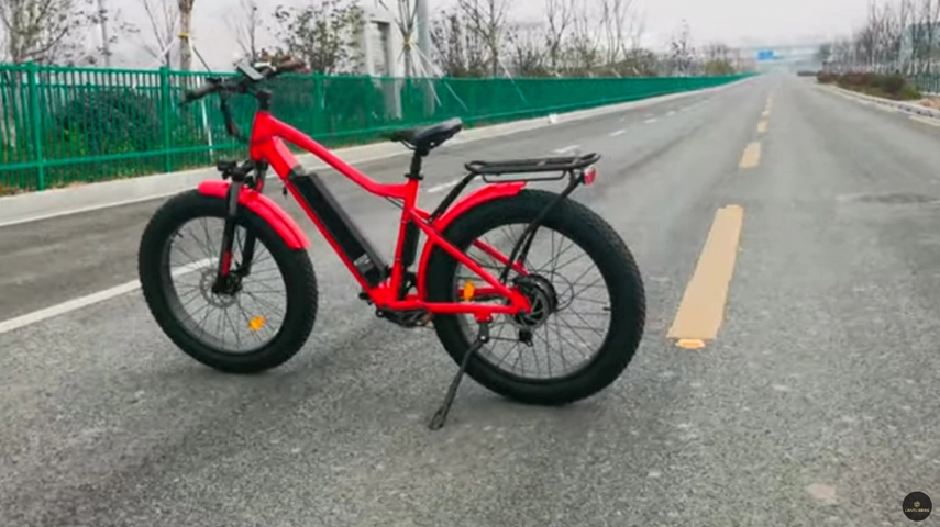 Bicicleta elétrica de pneu vermelho gordo para homens