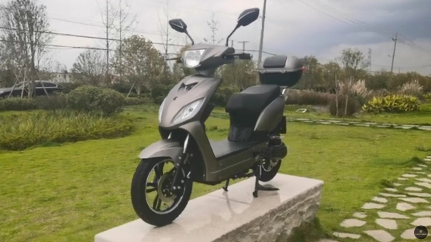 Scooter elétrico mais vendido com pedal assistido