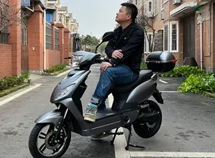 Scooter elétrico com pedais para adultos: uma nova escolha para viagens verdes